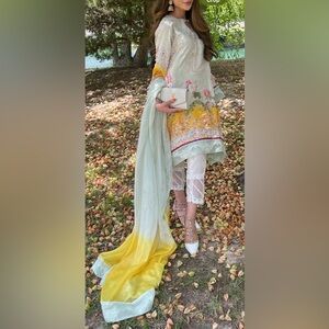 Pakistani designer Farah talib Aziz outfit size small!